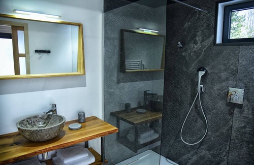 Champs-sur-Tarentaine-Marchal Hotel | Lodges with PRIVATE SPA near SANCY : Écrin d'Auvergne luxury & spa