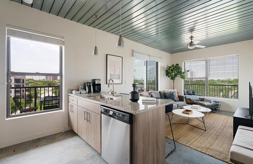 Midtown Apartment | Lodgeur at Mid Main Lofts