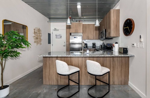 Midtown Apartment | Lodgeur | Bright 1BR w/pool views | Midtown