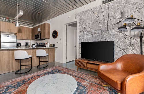 Midtown Apartment | Lodgeur | Bright 1BR w/pool views | Midtown