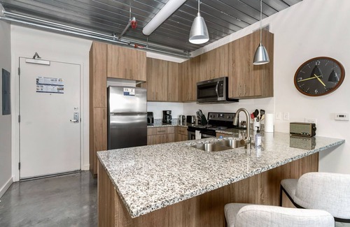 Midtown Apartment | Lodgeur | Bright 1BR w/pool views | Midtown