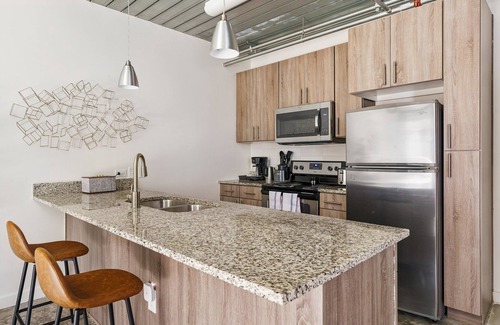 Midtown Apartment | Lodgeur | Fancy 1BR loft w/office | Midtown
