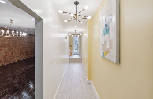 West Philadelphia Apartment | Lodgyy - Comfortable King-Suite