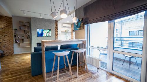 Shevchenkivs'kyi District Apartment | Loft apartment near Smart Plaza Polytech