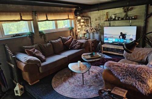 Ylojarvi House | Loft by the lake asunto omakotitalon alakerrassa