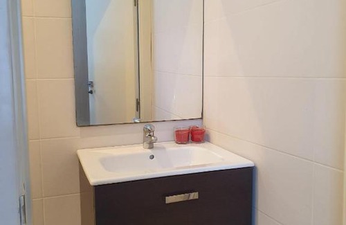 Les Roquetes Villa | LOFT Estudio dentro de la comunidad tiene dos gatos en la casa