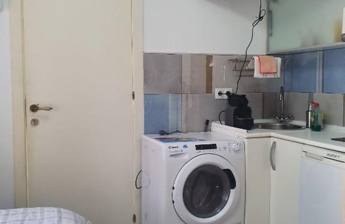 Les Roquetes Villa | LOFT Estudio dentro de la comunidad tiene dos gatos en la casa