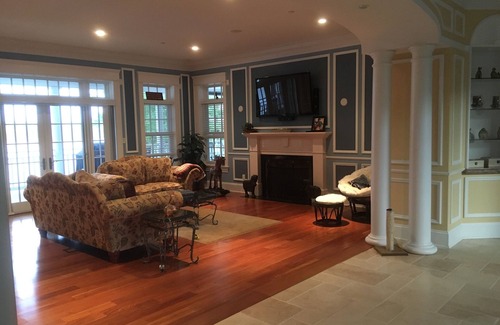 Dufferin Bed & Breakfast | Loft Guest Room 3 w/Skylight Balconyn