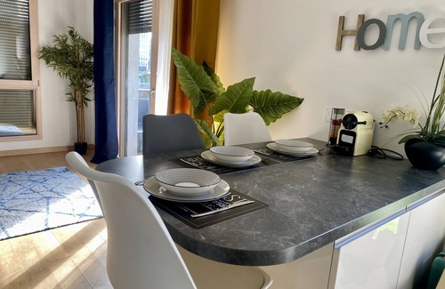 Universite Apartment | Loft Industriel à Côté de La Défense et L'arena