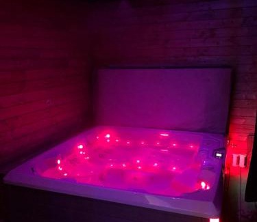 Bruz House | Loft privatisé avec spa XXL et piscine chauffée