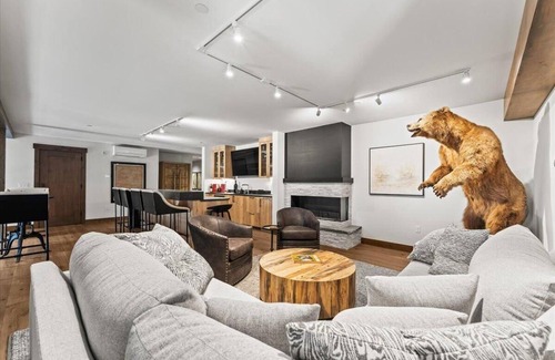 Stateline Condo | Loft w/spectacular lakeviews 4,217 sqft. 5 bed, 6 bath