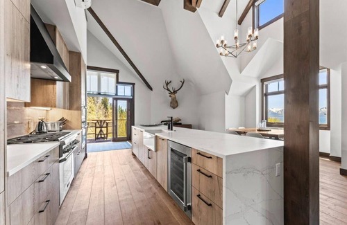 Stateline Condo | Loft w/spectacular lakeviews 4,217 sqft. 5 bed, 6 bath