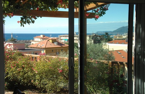 Pietra Ligure House | LOFT with beautiful garden in a green oasis close to the sea
