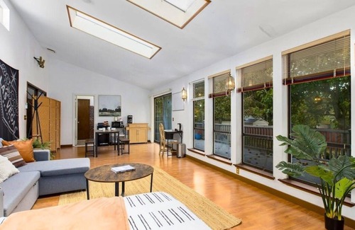 Richmond Highlands Apartment | Loftium | Hidden Shoreline Gem Studio Near Richmond Beach!