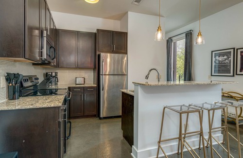 West End House | Lofts At 30th - Neon Jukebox - Mins To Broadway