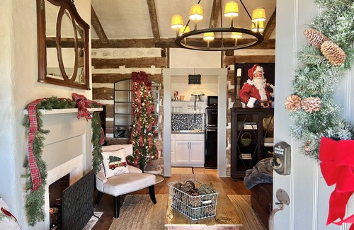 Fredericksburg Cabin | Log cabin located just 8 minutes from Main Street on Private Gated Ranch