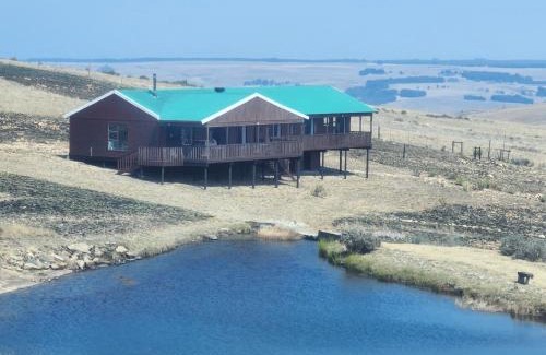 Dullstroom Villa | Log Cabin Moonlight Meadows Dullstroom.