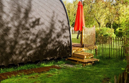 Audinghen Cabin | Log Cabin-Superior-Vanity unit-Countryside view-Pod