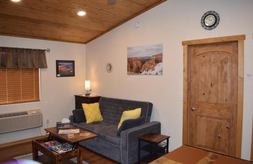 Cannonville House | Log Cottages at Bryce Canyon #3