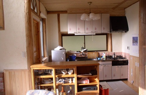 Hata-gun Cottage | Log guest house with wide lawn garden