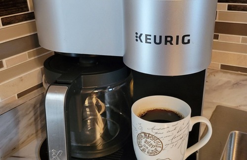 Logan Square Apartment | Logan Square :The place to be in Chicago.Spacious & sunny 2-Br apt.Free parking