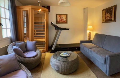 Estivareilles Apartment | Logement Avec Piscine Couverte Chauffée et spa Privatifs, vue Panoramique