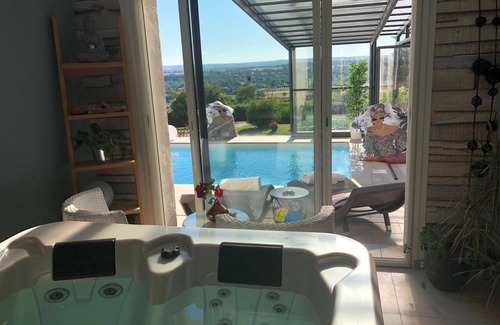 Estivareilles Apartment | Logement Avec Piscine Couverte Chauffée et spa Privatifs, vue Panoramique