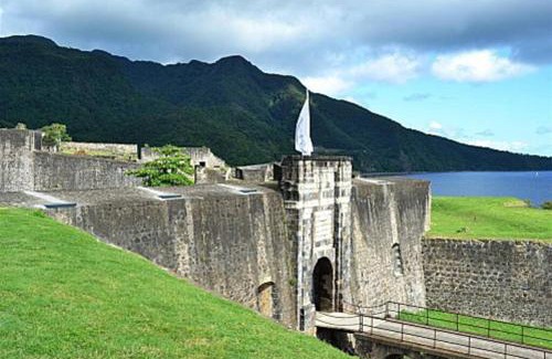Basse-Terre Apartment | Logement dans un lieu calme et verdoyant à proximité de tout avec Jacuzzi!