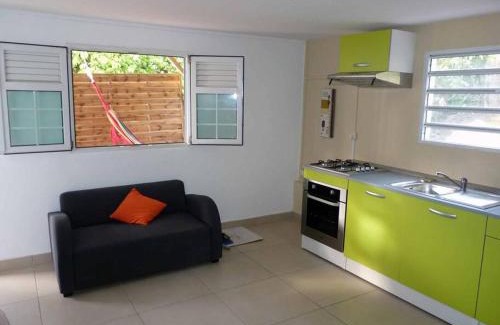Basse-Terre Apartment | Logement dans un lieu calme et verdoyant à proximité de tout avec Jacuzzi!