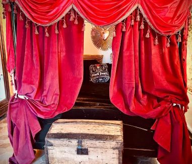 Montreuil-sur-Therain House | Logement insolite La cachette des Pirates, Jacuzzi, ciné et pop corn