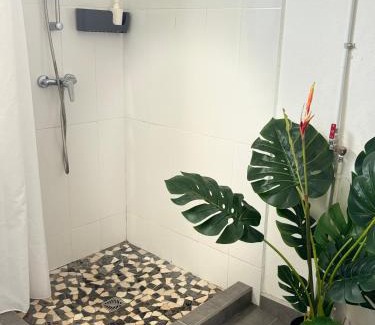 Destrellan Apartment | Logement paisible jacuzzi jardin privatif climatisation