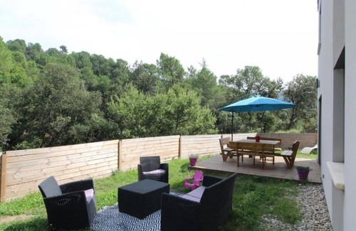 Vals-les-Bains House | Logement, rez de jardin d une maison, orée du bois