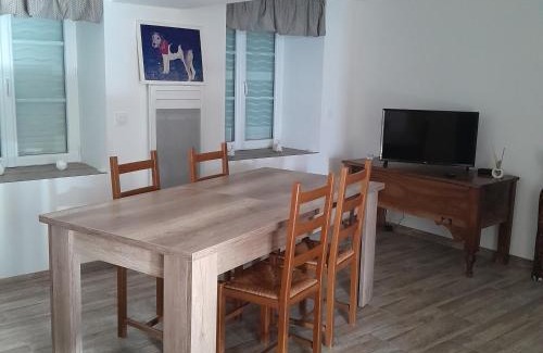 Guesnes House | Logis du chêne ferré