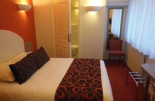 Doue-la-Fontaine Hotel | Logis Hôtel Auberge de la Rose