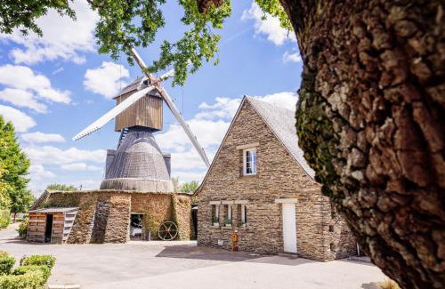 Avrille Hotel | Logis Hôtel Domaine du Moulin Cavier - Restaurants & Spa