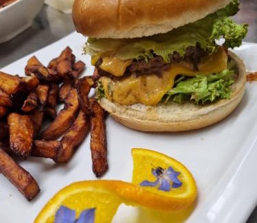 Pierrefeu-du-Var Hotel | Logis Hôtel La Clé Des Songes