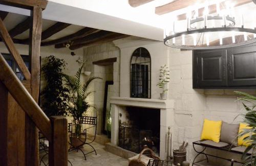 Montsoreau Hotel | Logis Hôtel Le Bussy