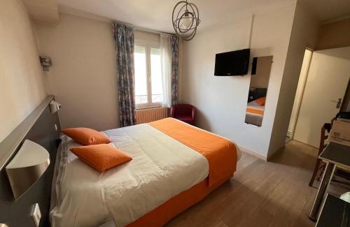 Beaumont-sur-Sarthe Hotel | Logis Hôtel & Restaurant de la Barque