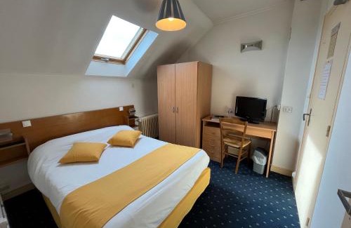 Beaumont-sur-Sarthe Hotel | Logis Hôtel & Restaurant de la Barque