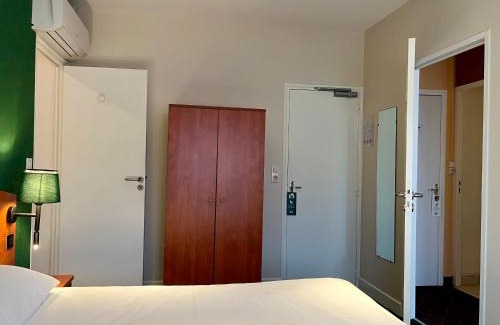 La Suze-sur-Sarthe Hotel | Logis Hôtel & Restaurant - Le Saint-Louis