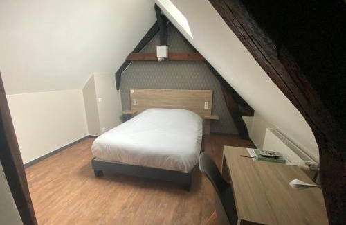 Chaumont-en-Vexin Hotel | LOGIS - Hôtel & Restaurant Saint Nicolas