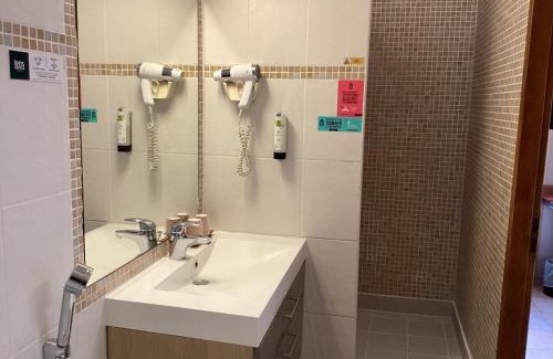 Lodeve Hotel | Logis Hôtel Restaurant de la Paix