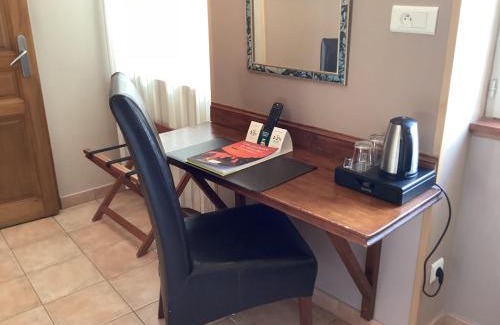 Lodeve Hotel | Logis Hôtel Restaurant de la Paix