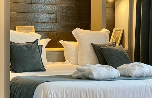 Aumont-Aubrac Hotel | Logis Hôtel Spa Chez Camillou