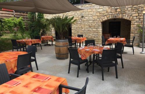 Saint-Pierre-Lafeuille Hotel | Logis Hotel La Bergerie Hôtel 3 étoiles Restaurant savoureux