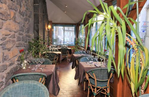 Mauriac Hotel | Logis L'Ecu De France