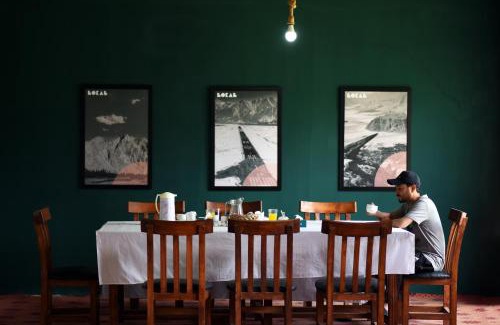 Skardu Hotel | LOKAL Rooms x Skardu (Mountain View)