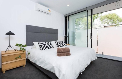 Collingwood Bed & Breakfast | Lola Three Levels of Style with Rooftop Terrace