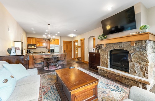 River Run Apartment | Lone Eagle #3017 by Summit County Mountain Retreats