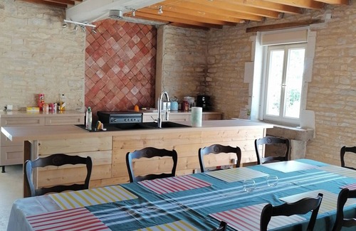 Vermenton House | Longère bourguignonne 200 m2, swimming pool and 5800m2 fenced garden